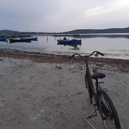 بيت للعطل In Laguna ...tra Sacro E Profano Marceddi